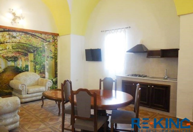 Independent apartment on the first floor renovated and furnished