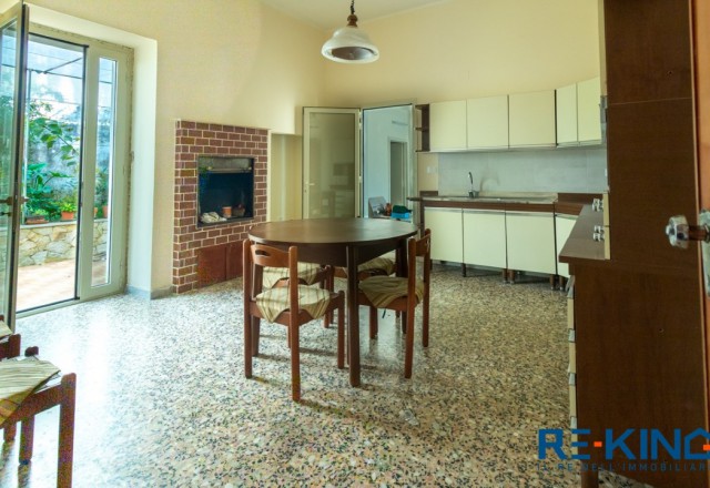 Independent on the ground floor with outdoor space and garage